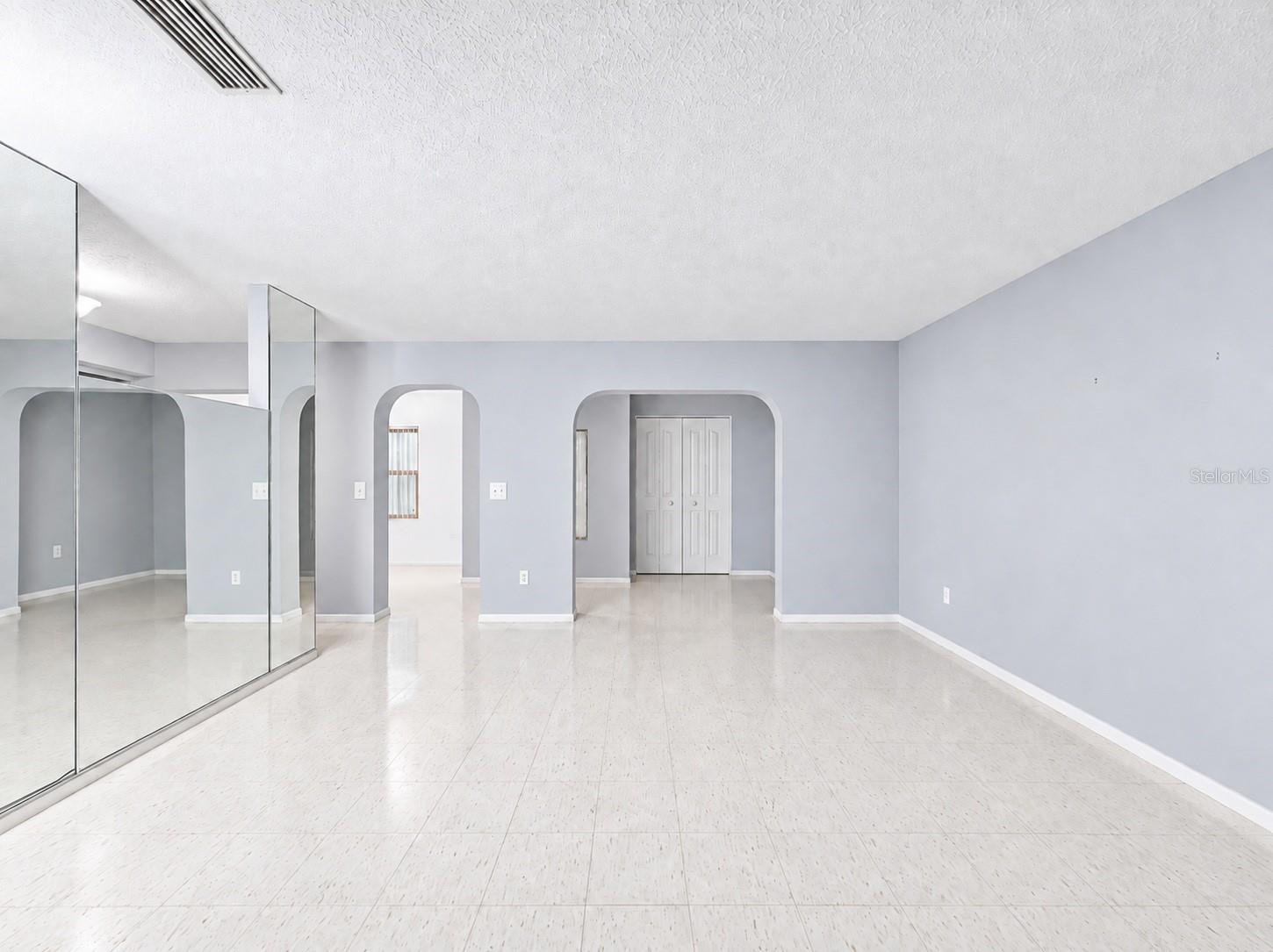 1026 W Rambla St Property Photo 4