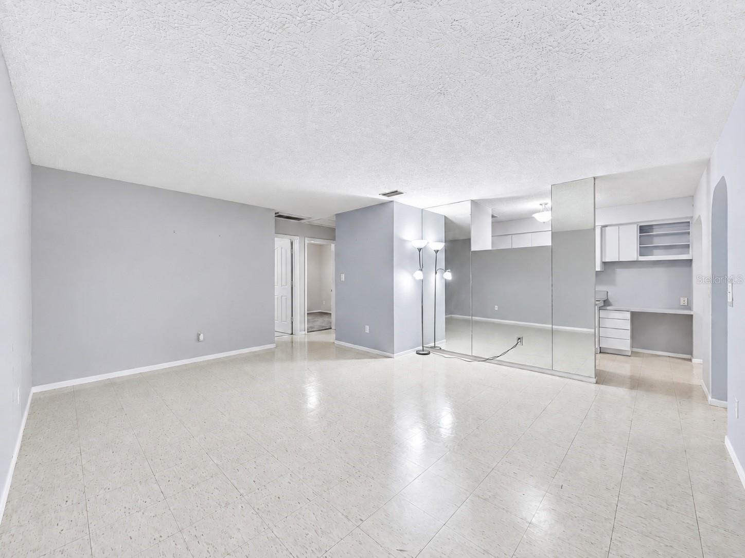 1026 W Rambla St Property Photo 5