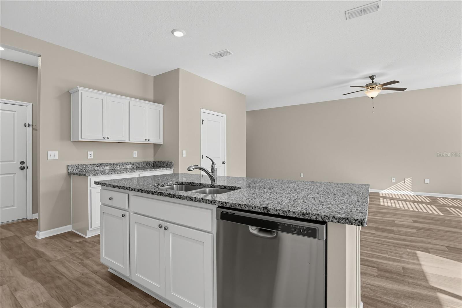 1033 Cades Cove Way Property Photo 8