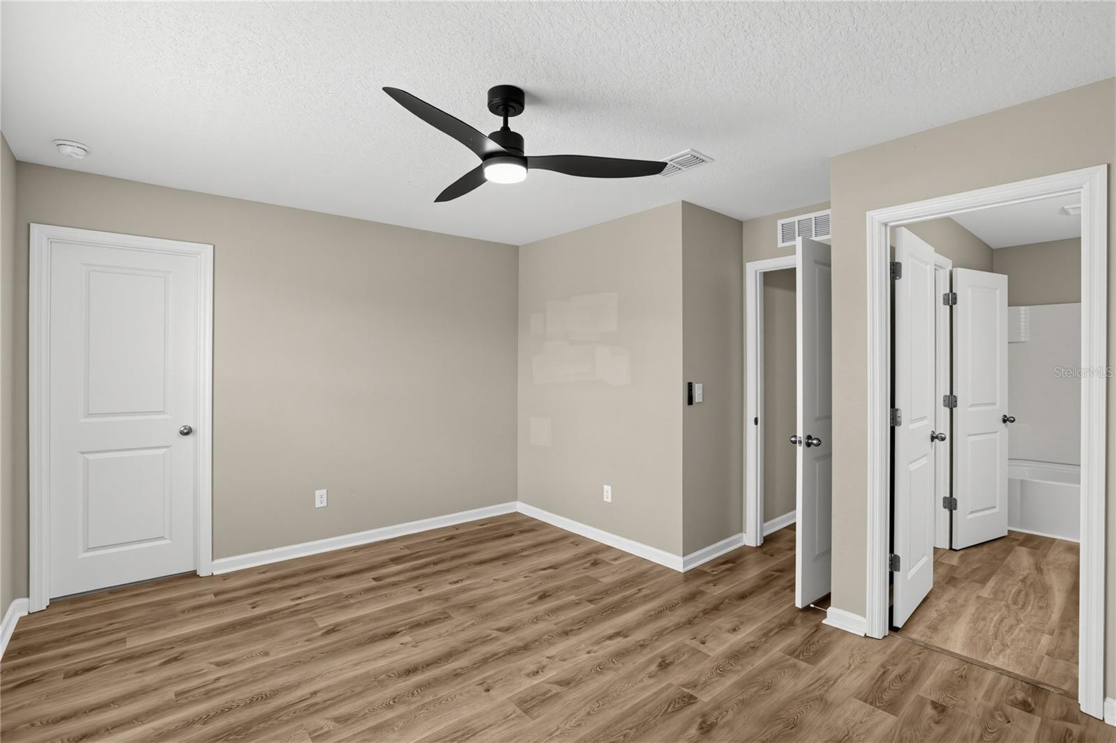 1033 Cades Cove Way Property Photo 12