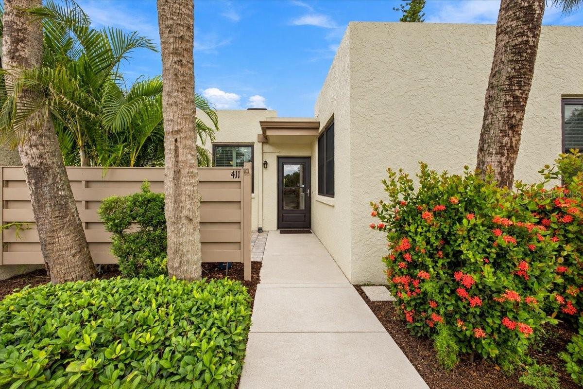 411 PALM TREE DR #411 Property Photo 1