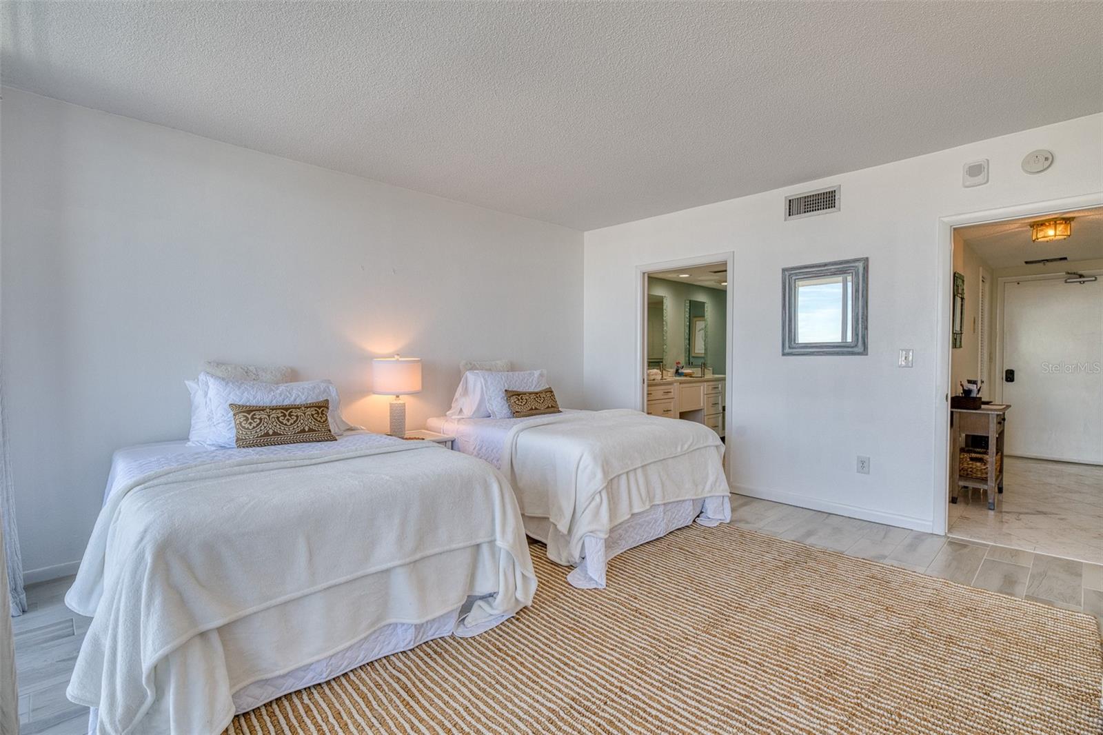 100 Pierce St #809 Property Photo 12