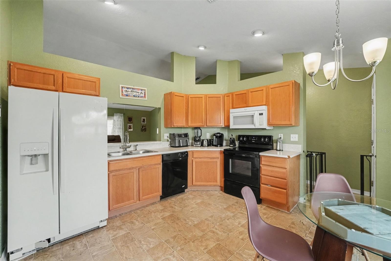 2225 Bluebird Ave Property Photo 9