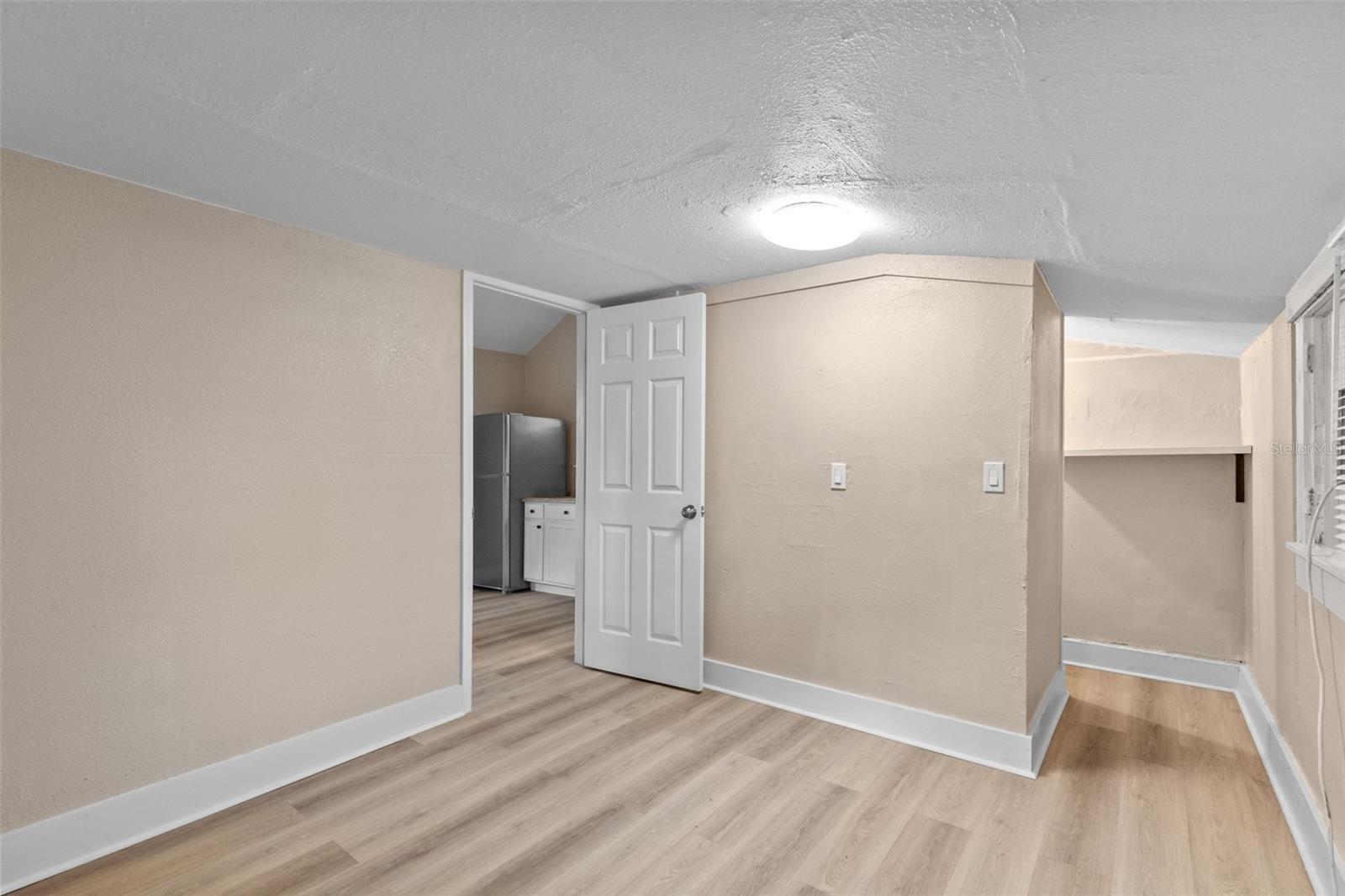 8705 N 13th St #b Property Photo 4