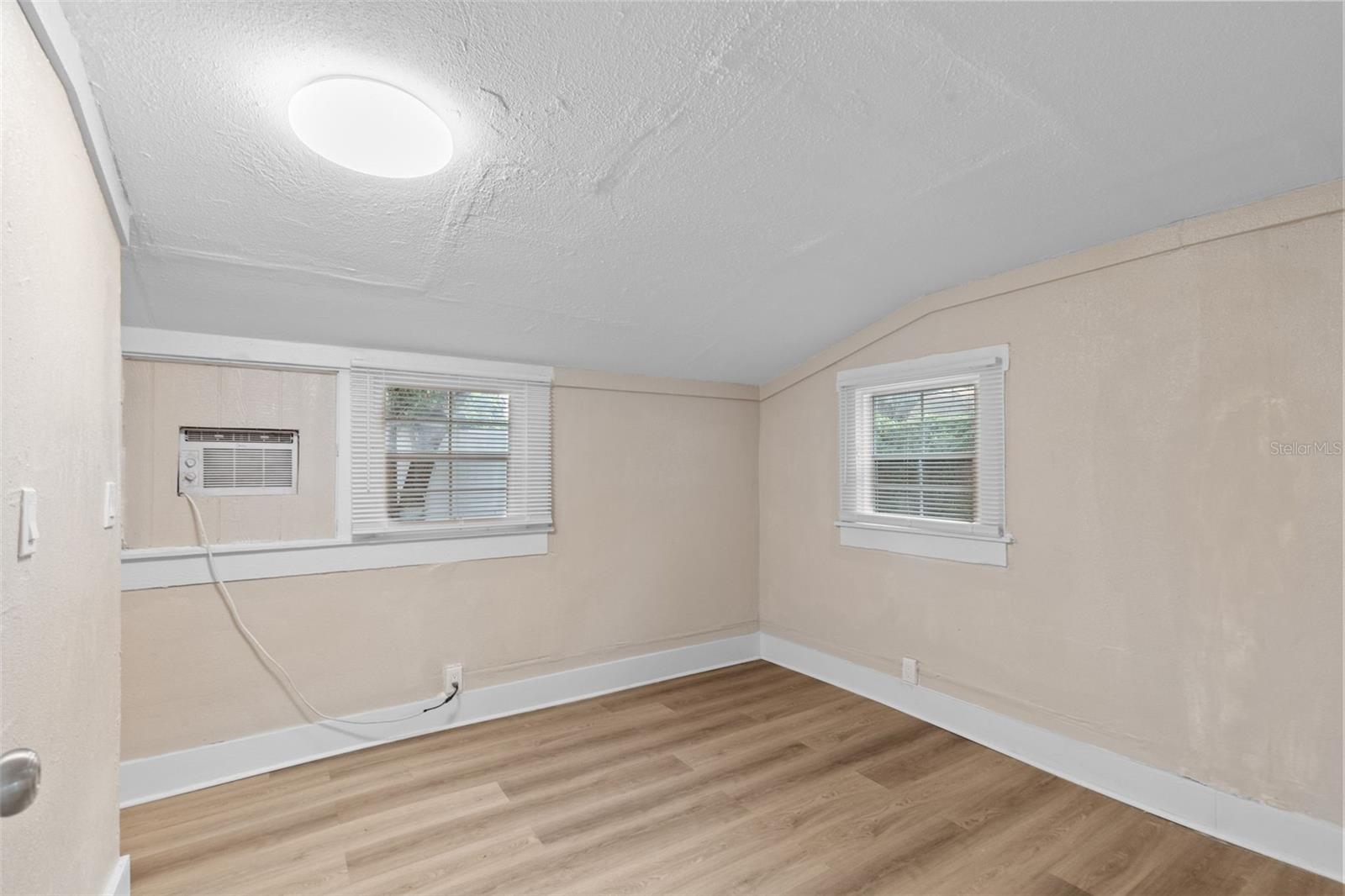 8705 N 13th St #b Property Photo 5