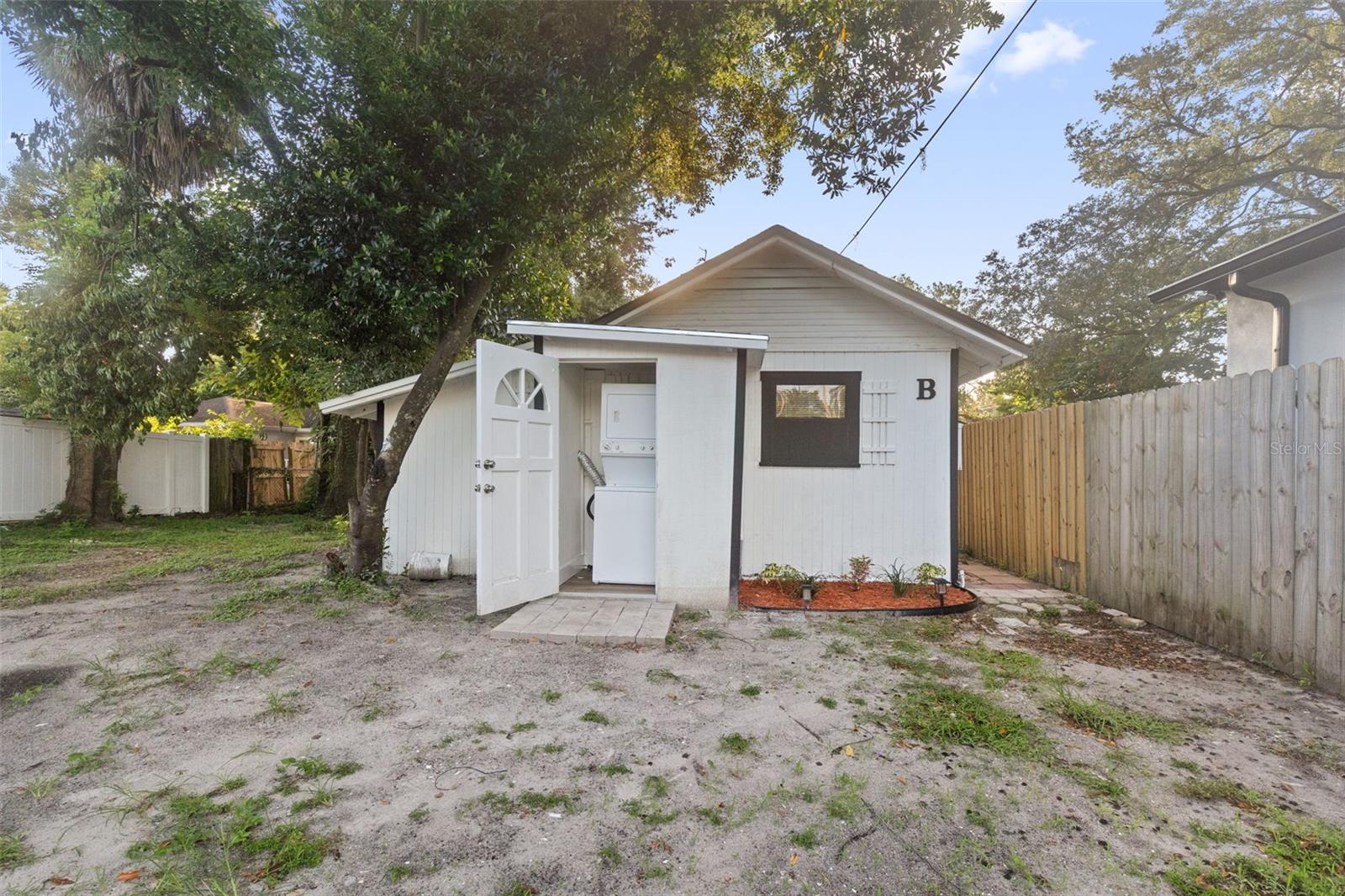 8705 N 13th St #b Property Photo 7