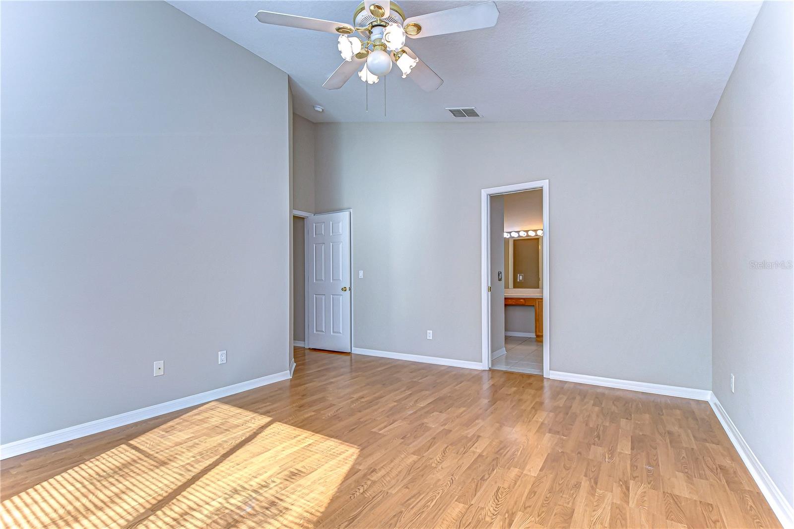 2529 Clareside Dr Property Photo 16