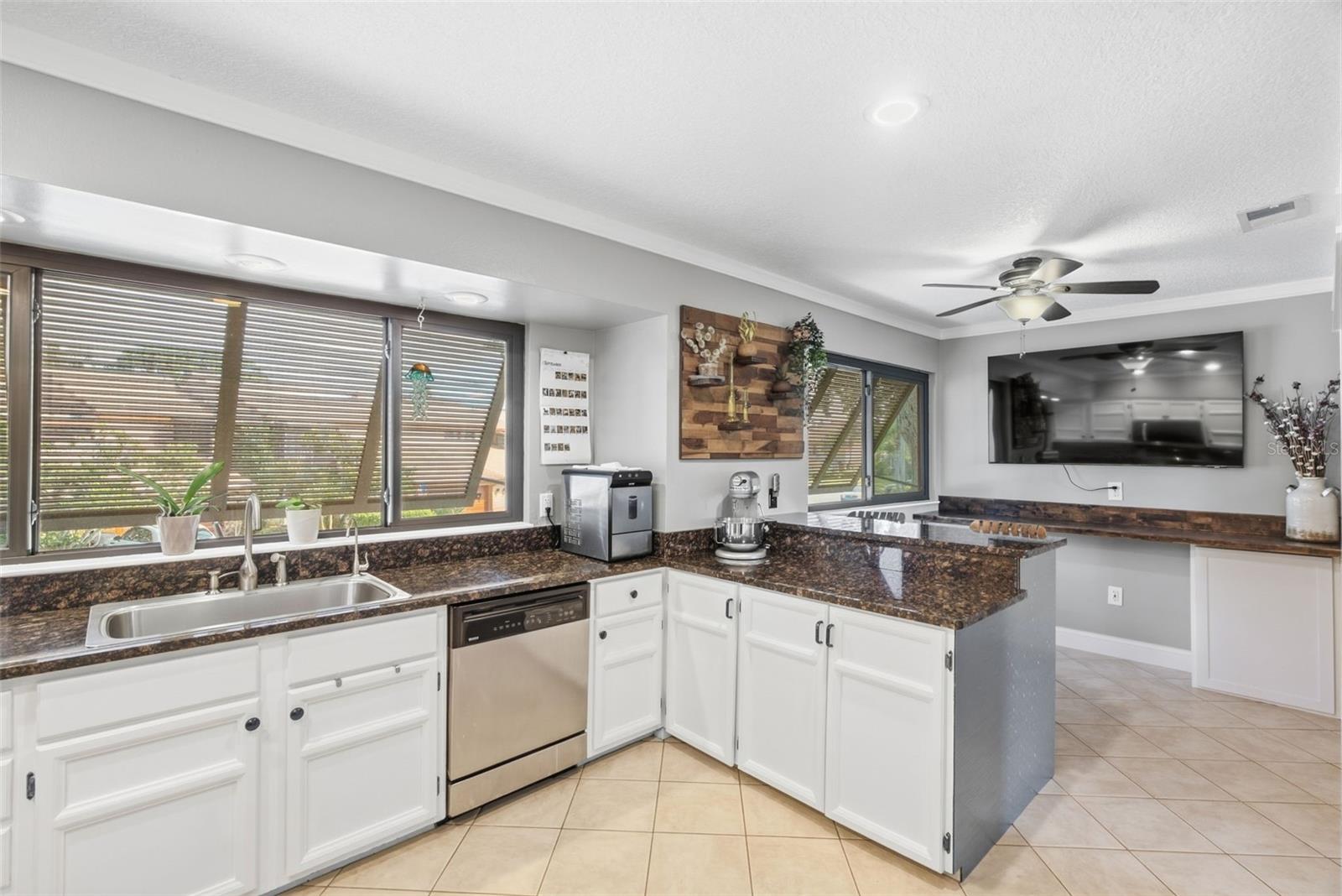 13956 Lake Point Dr Property Photo 24