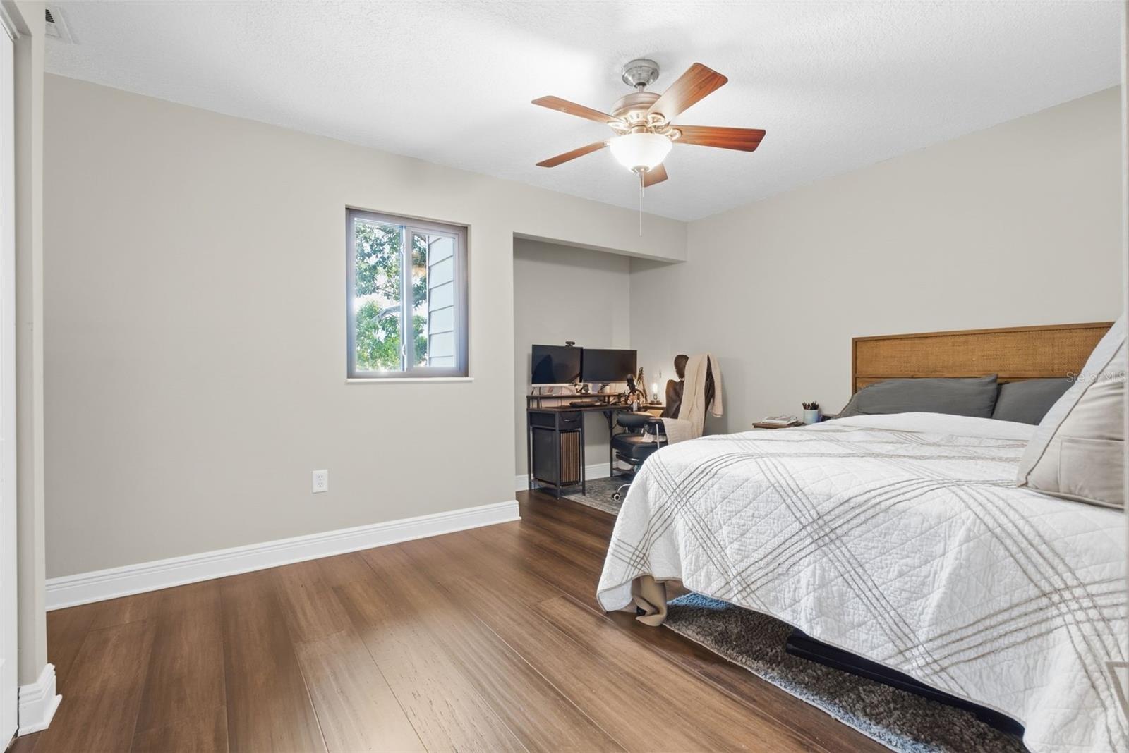 13956 Lake Point Dr Property Photo 32