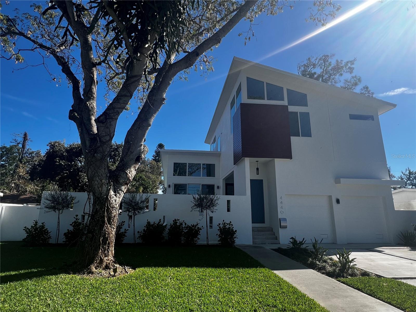 4440 Pompano Dr Se Property Photo 1