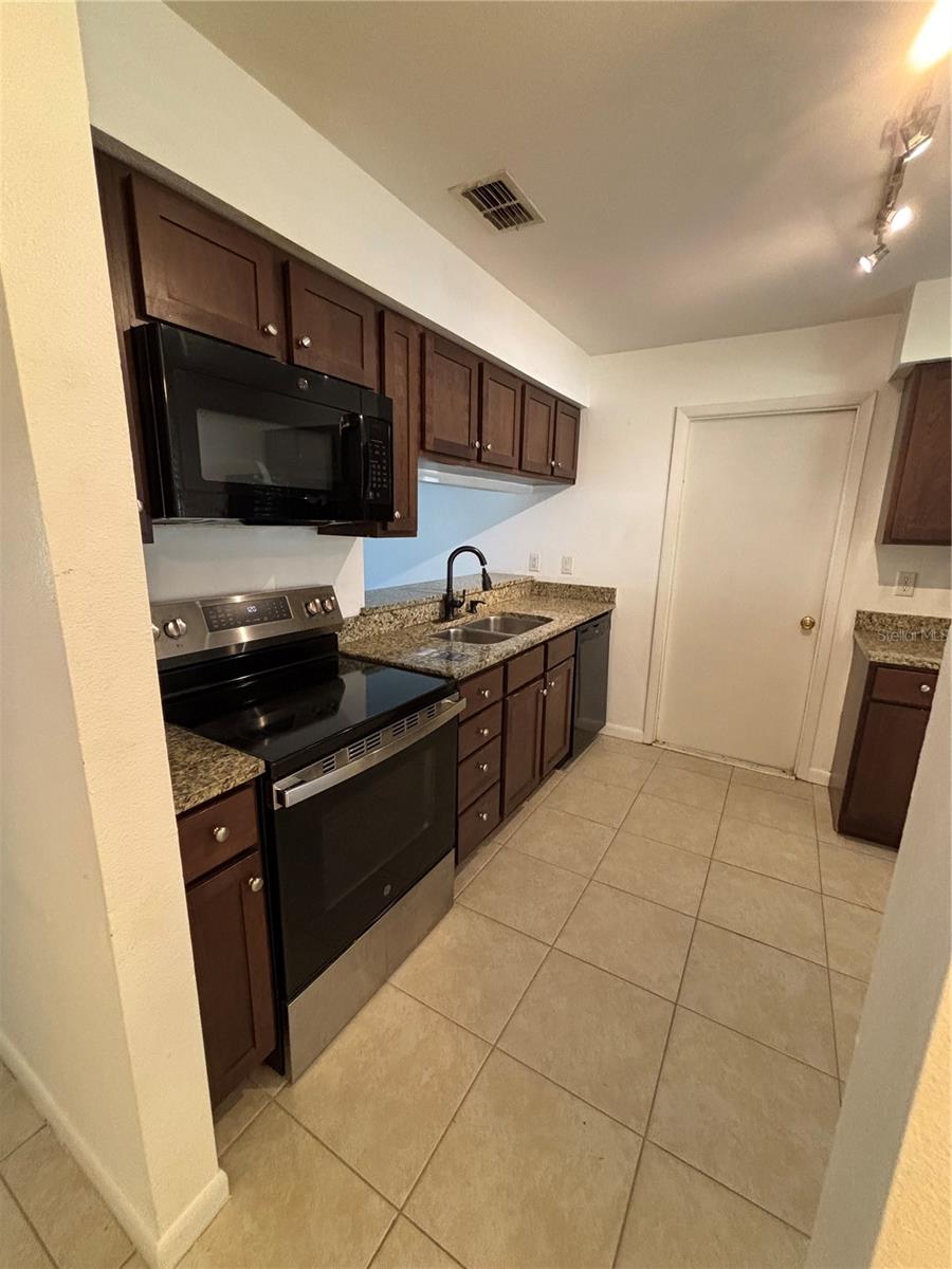 1761 Lakeview Village Dr Property Photo 4