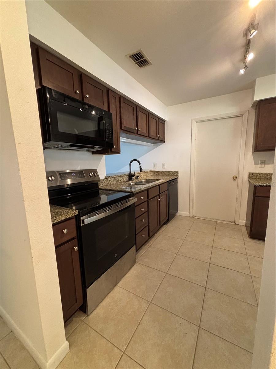 1761 Lakeview Village Dr Property Photo 6
