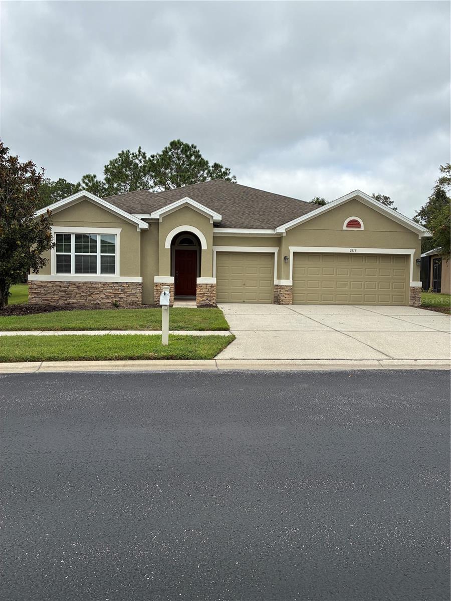 2319 Nesslewood Dr Property Photo 1
