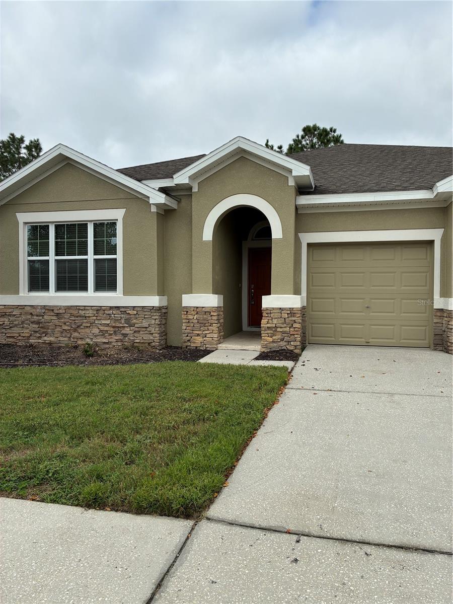 2319 Nesslewood Dr Property Photo 2