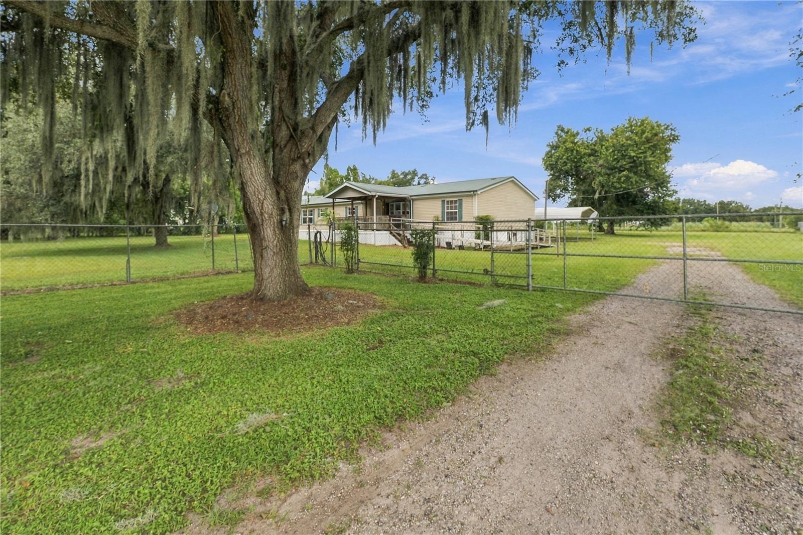 8611 County Line Rd Property Photo 2