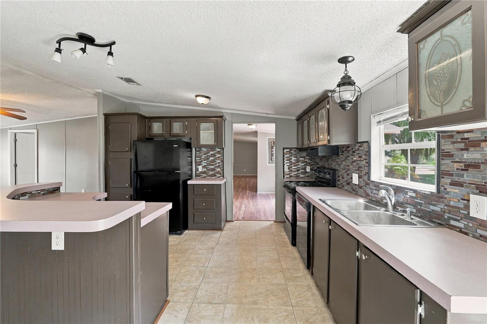 8611 County Line Rd Property Photo 11