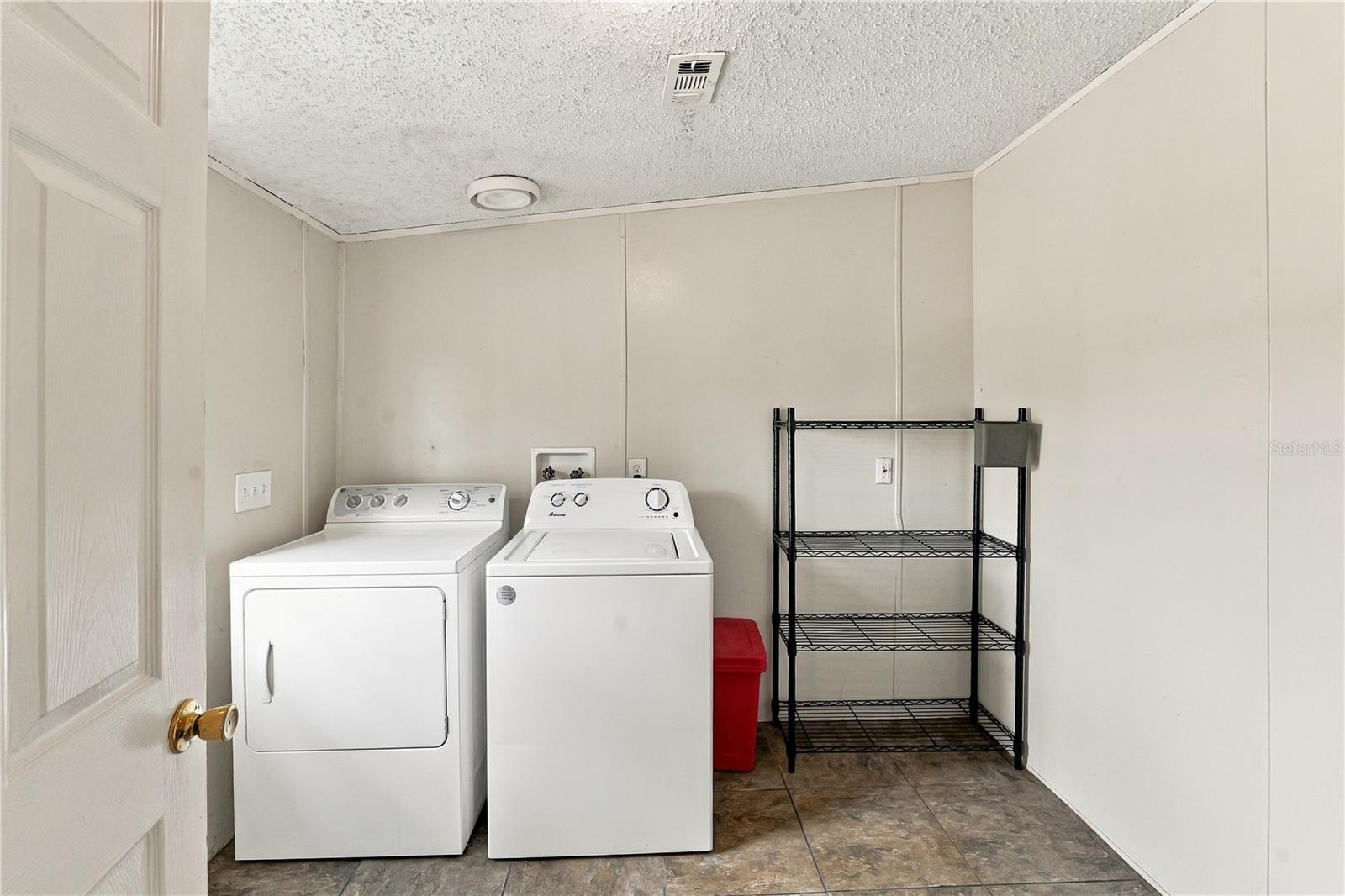 8611 County Line Rd Property Photo 25
