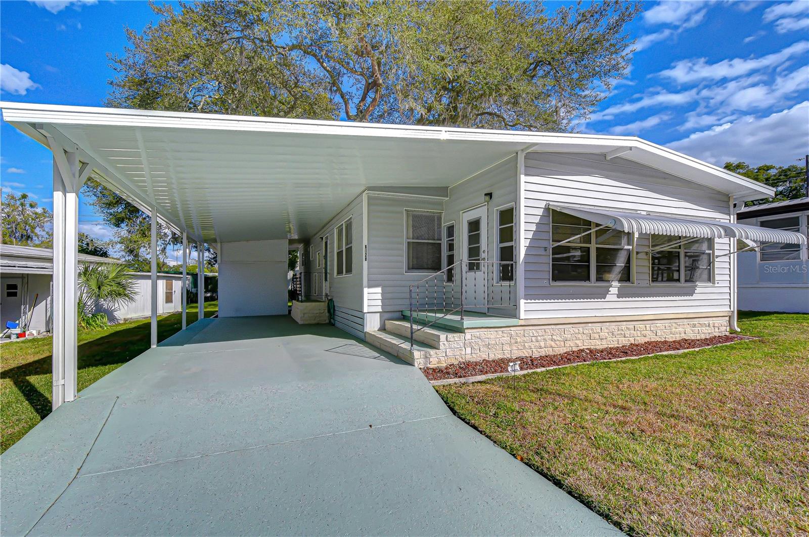 6128 Ridgewood Dr Property Photo 1