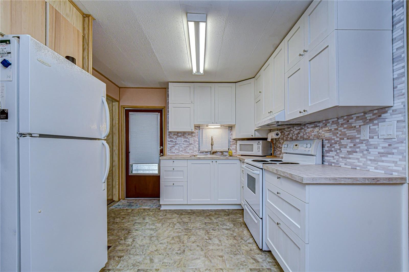 6128 Ridgewood Dr Property Photo 3