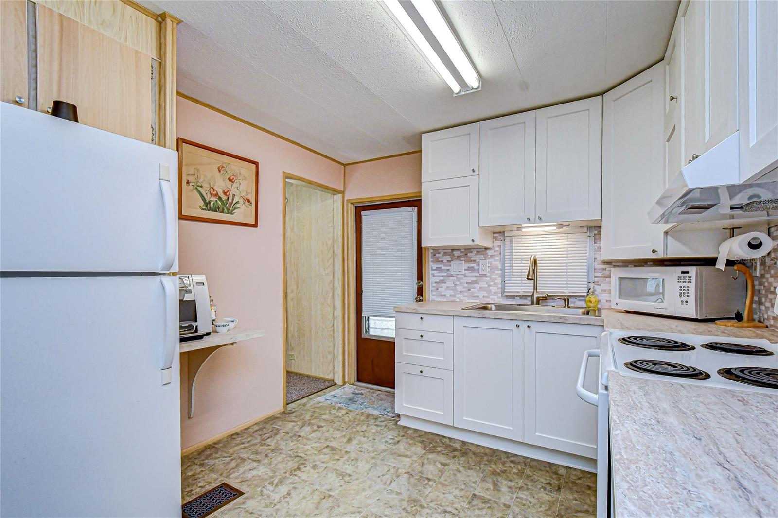 6128 Ridgewood Dr Property Photo 4