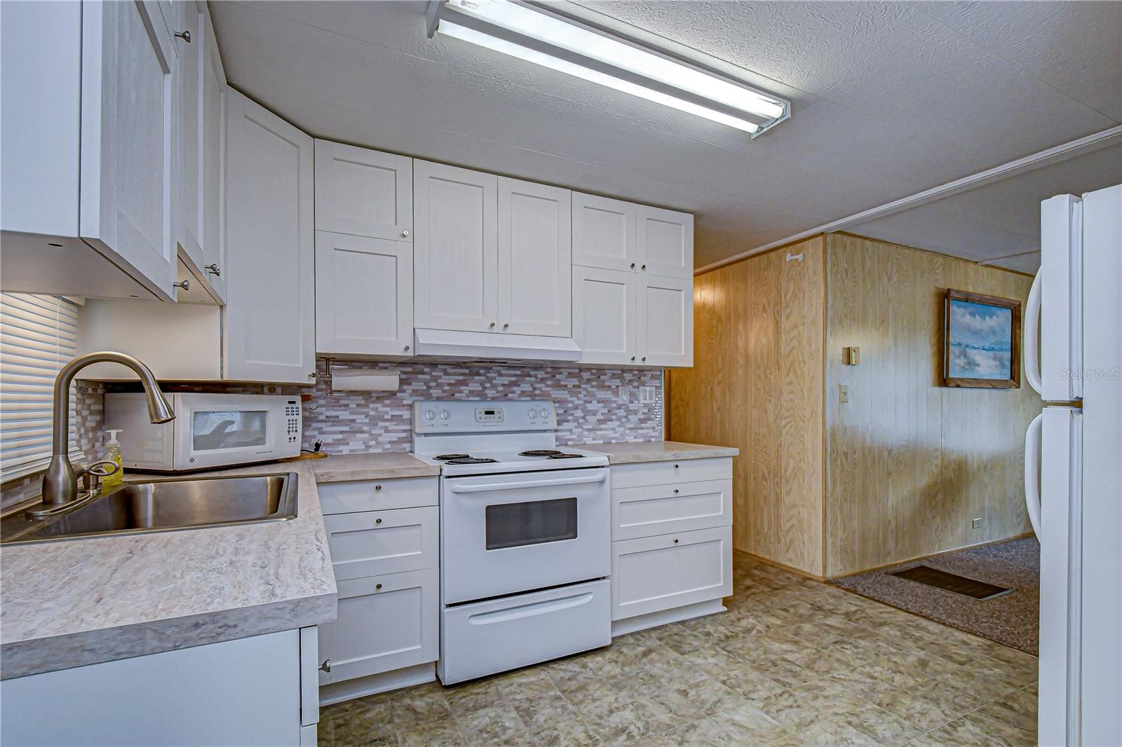 6128 Ridgewood Dr Property Photo 5