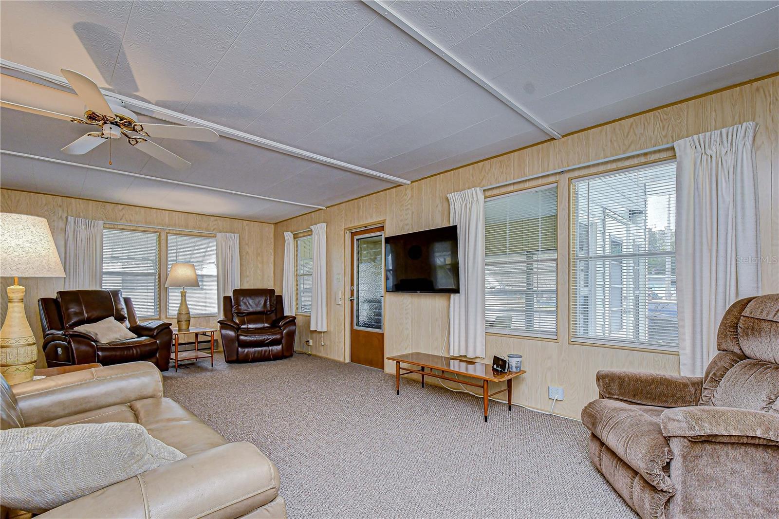 6128 Ridgewood Dr Property Photo 7