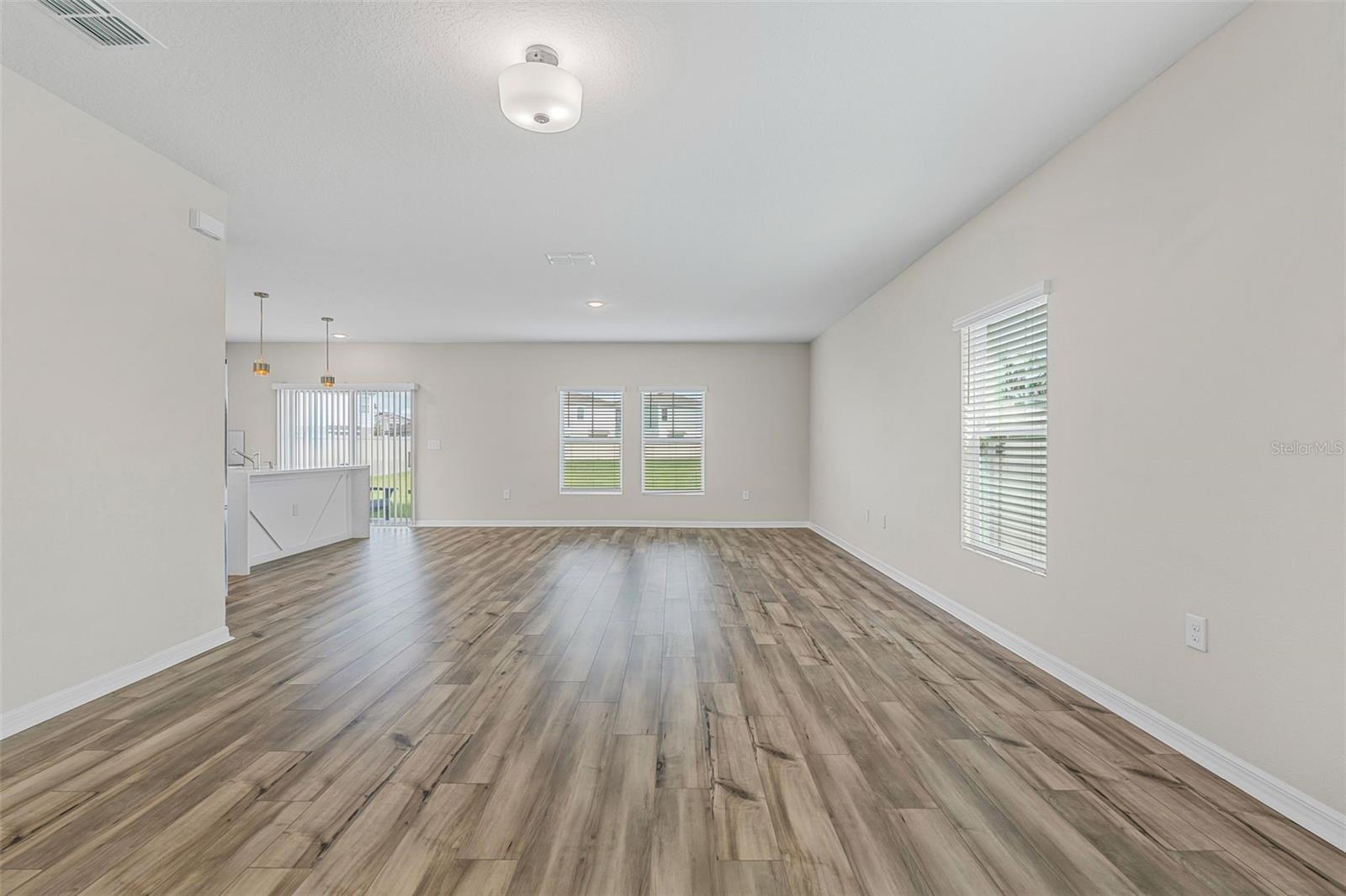 7653 Depot Loop Property Photo 7