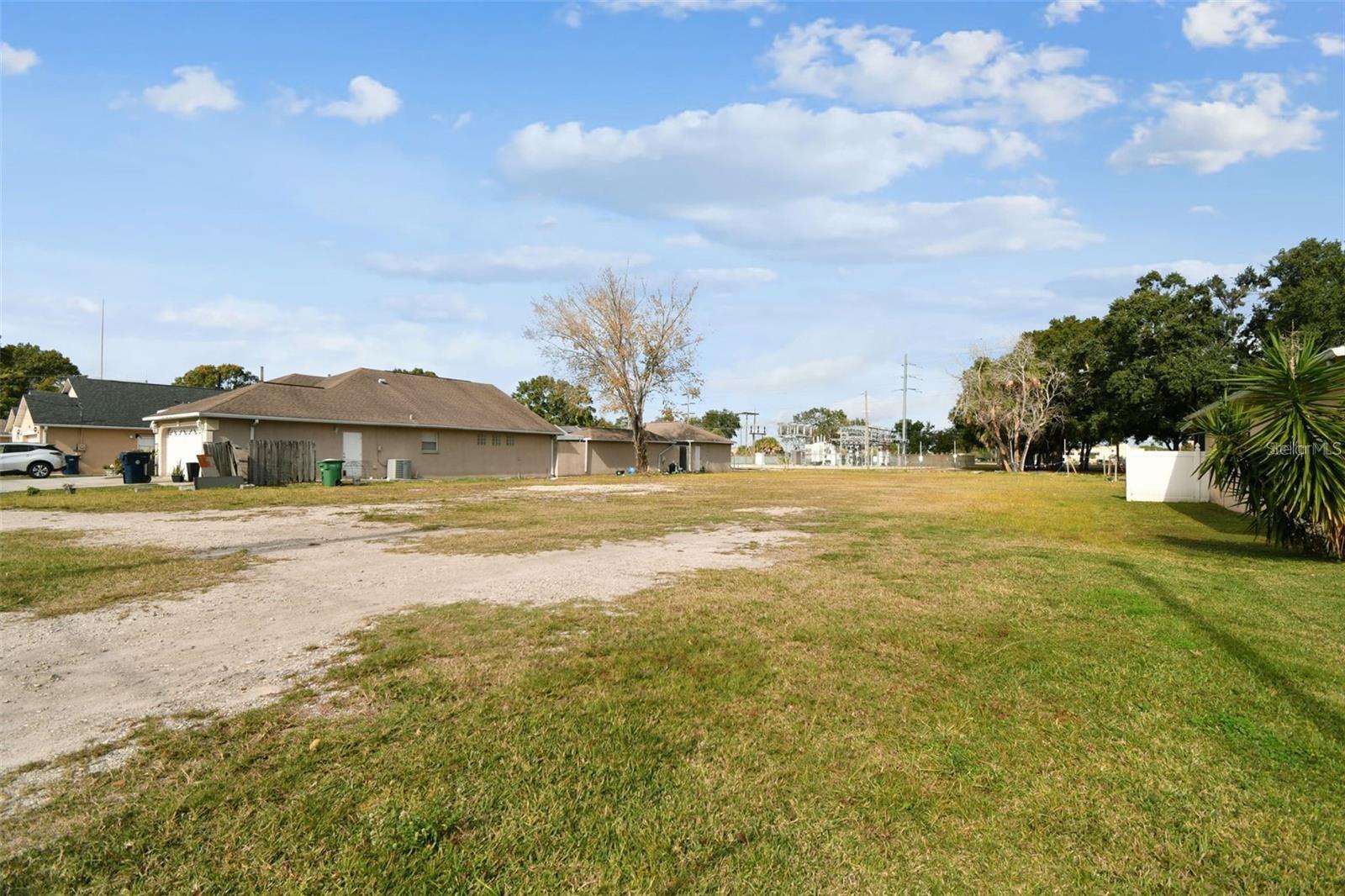 3337 W Woodlawn Ave Property Photo 4