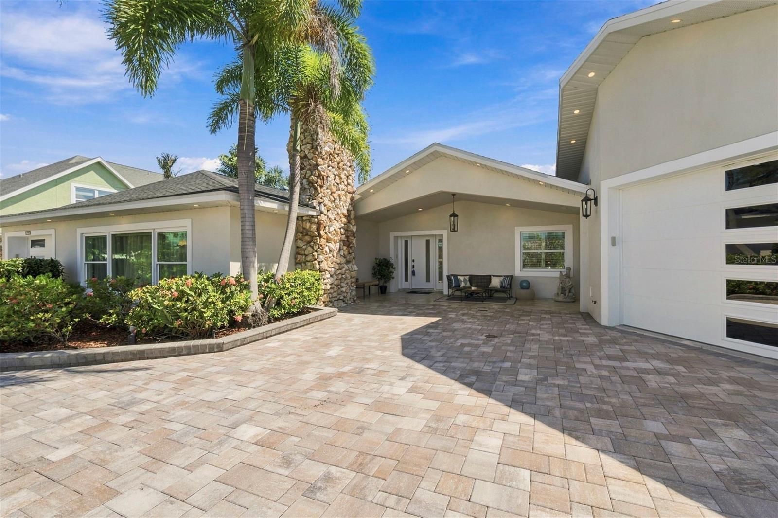 3905 Fontainebleau Dr Property Photo 1