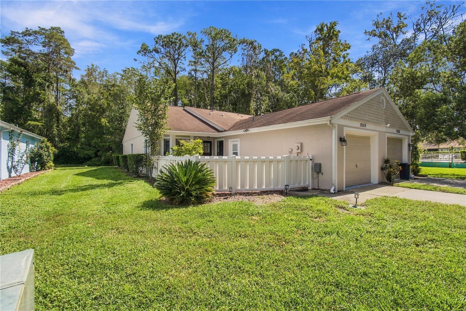 12508 Hollybrook Ln Property Photo 3