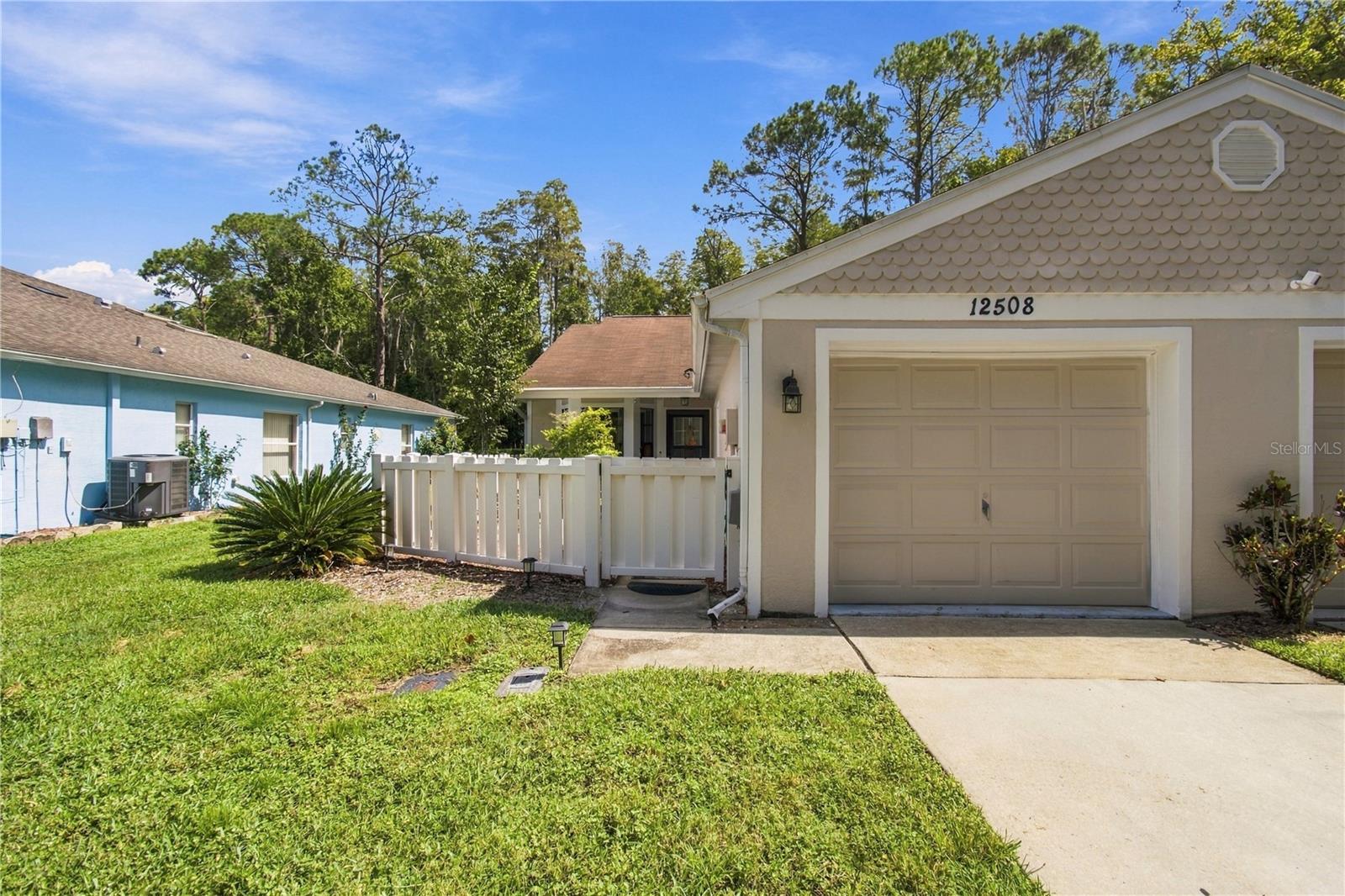 12508 Hollybrook Ln Property Photo 4