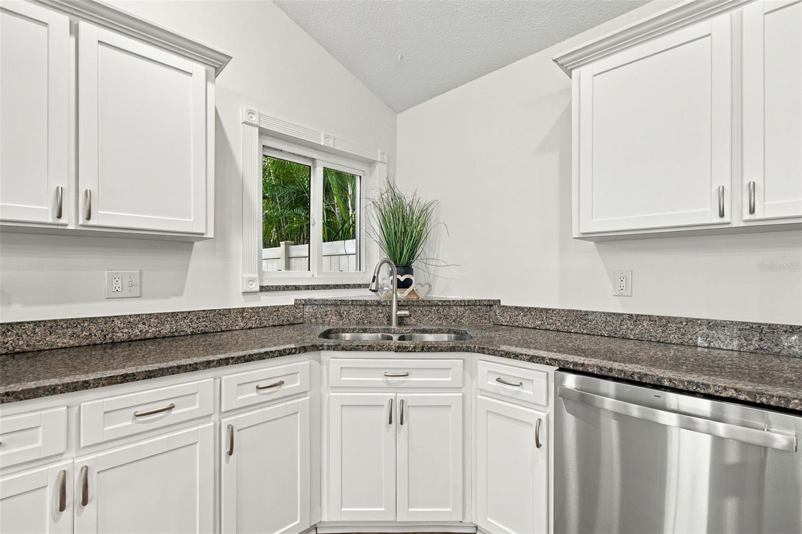11905 Hickorynut Dr Property Photo 28