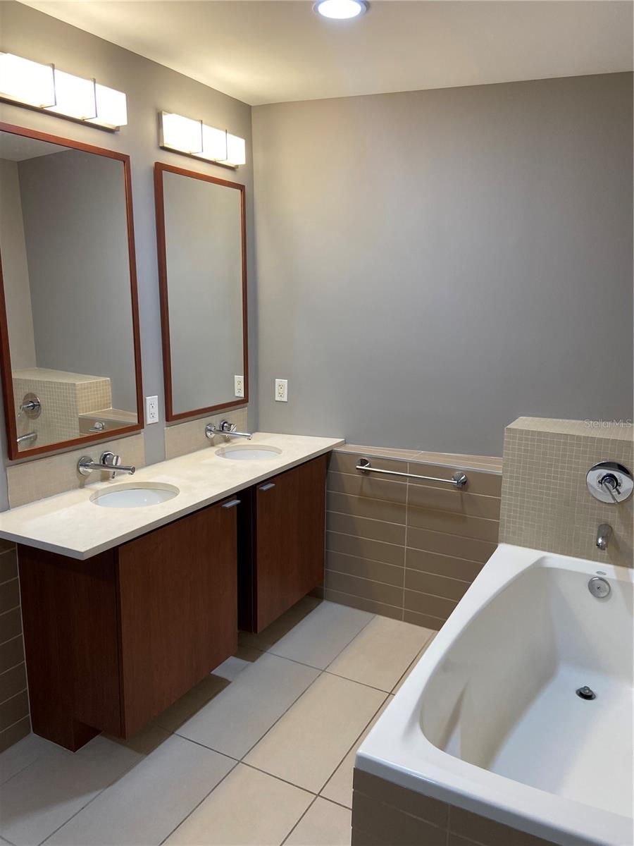 111 N 12th St #1621 Property Photo 7