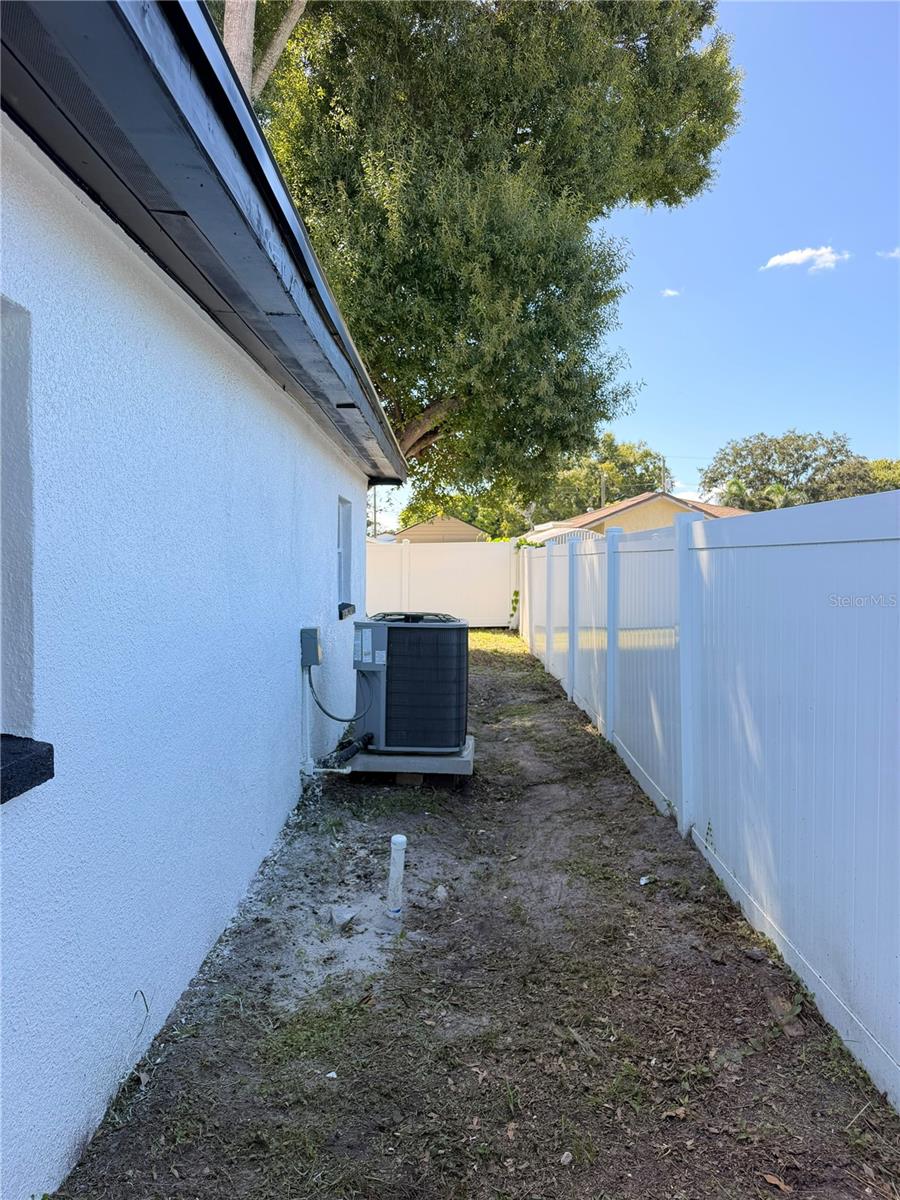 5808 N Lois Ave Property Photo 6