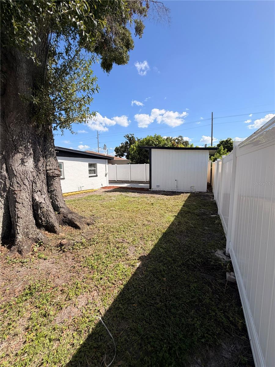 5808 N Lois Ave Property Photo 10