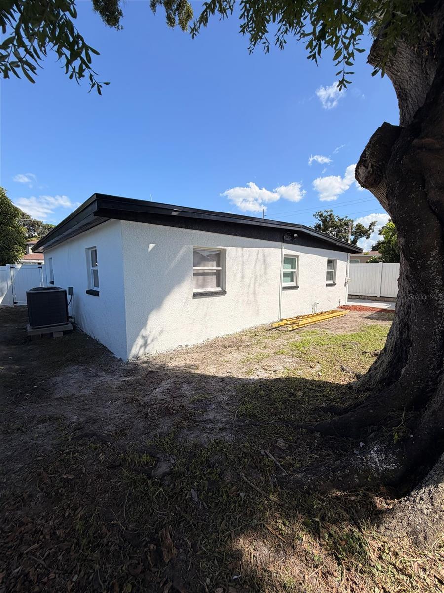 5808 N Lois Ave Property Photo 11