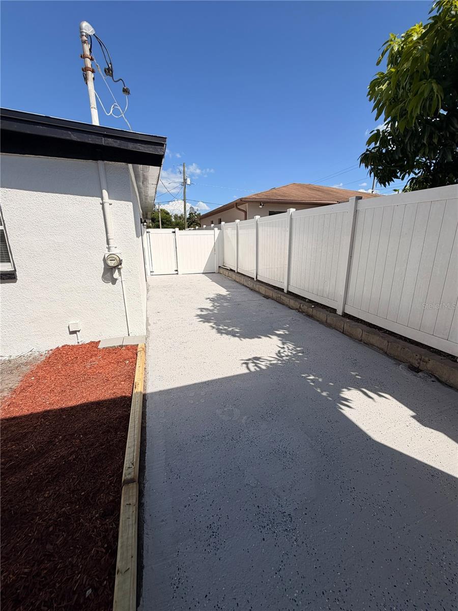 5808 N Lois Ave Property Photo 14
