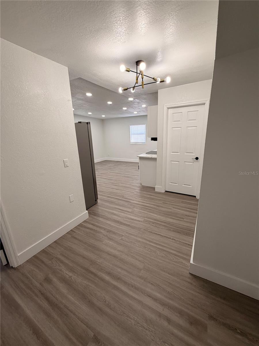 5808 N Lois Ave Property Photo 24