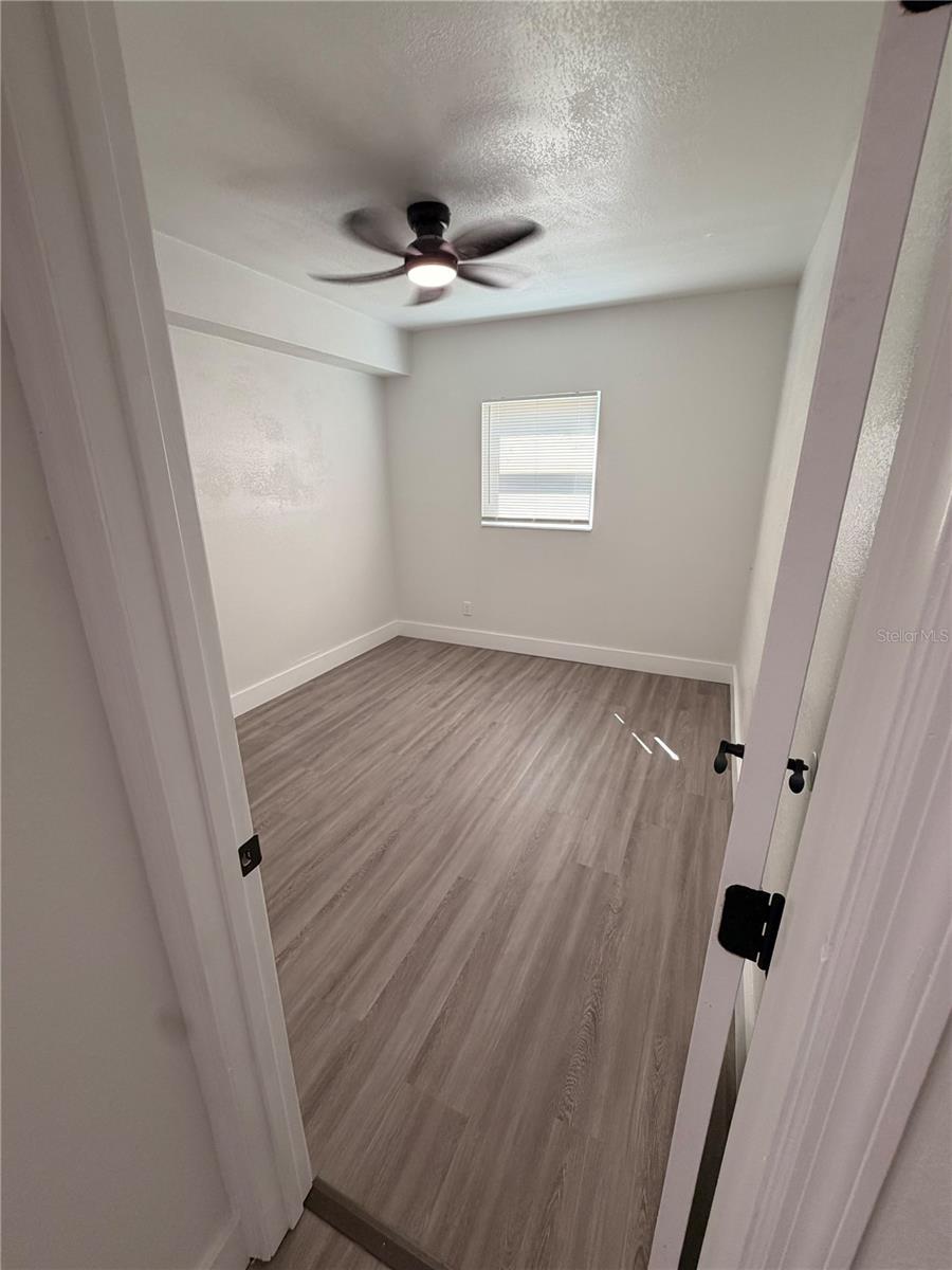 5808 N Lois Ave Property Photo 33