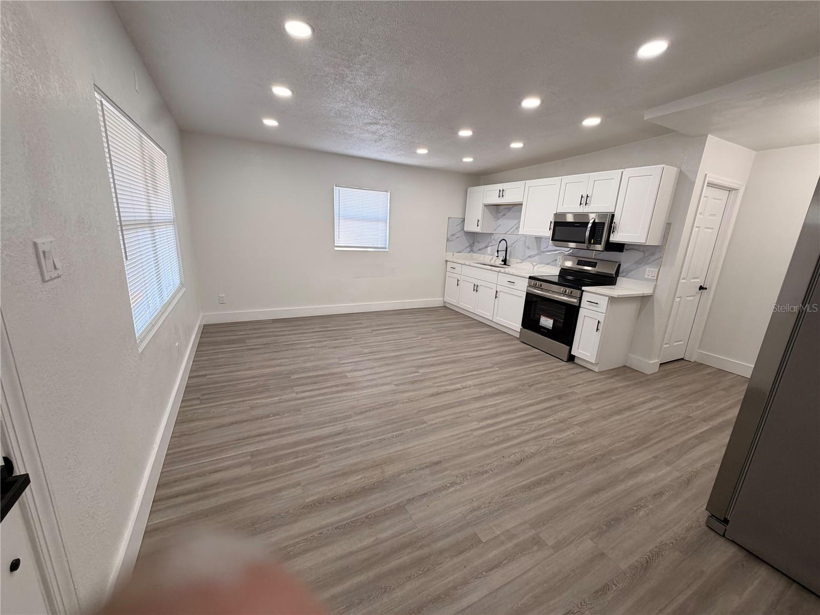 5808 N Lois Ave Property Photo 34