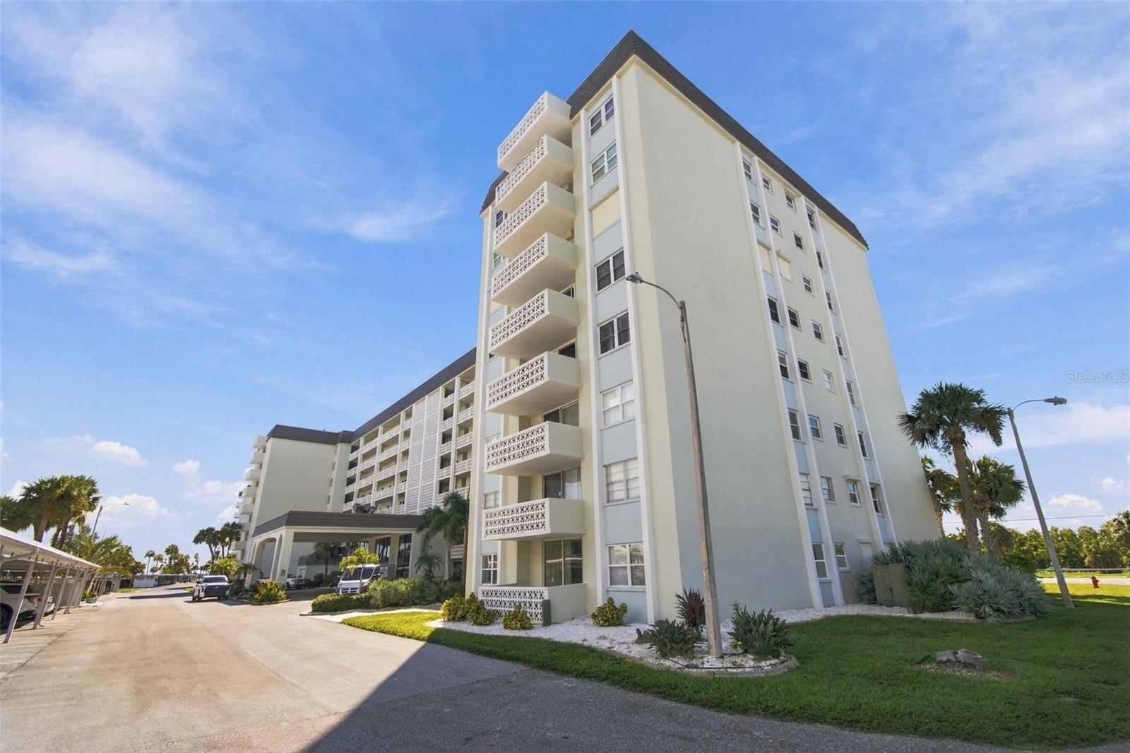 9 Forbes Pl #412 Property Photo 3