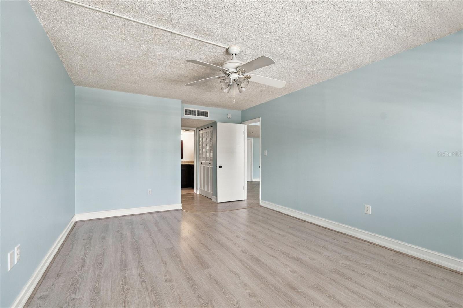 9 Forbes Pl #412 Property Photo 18