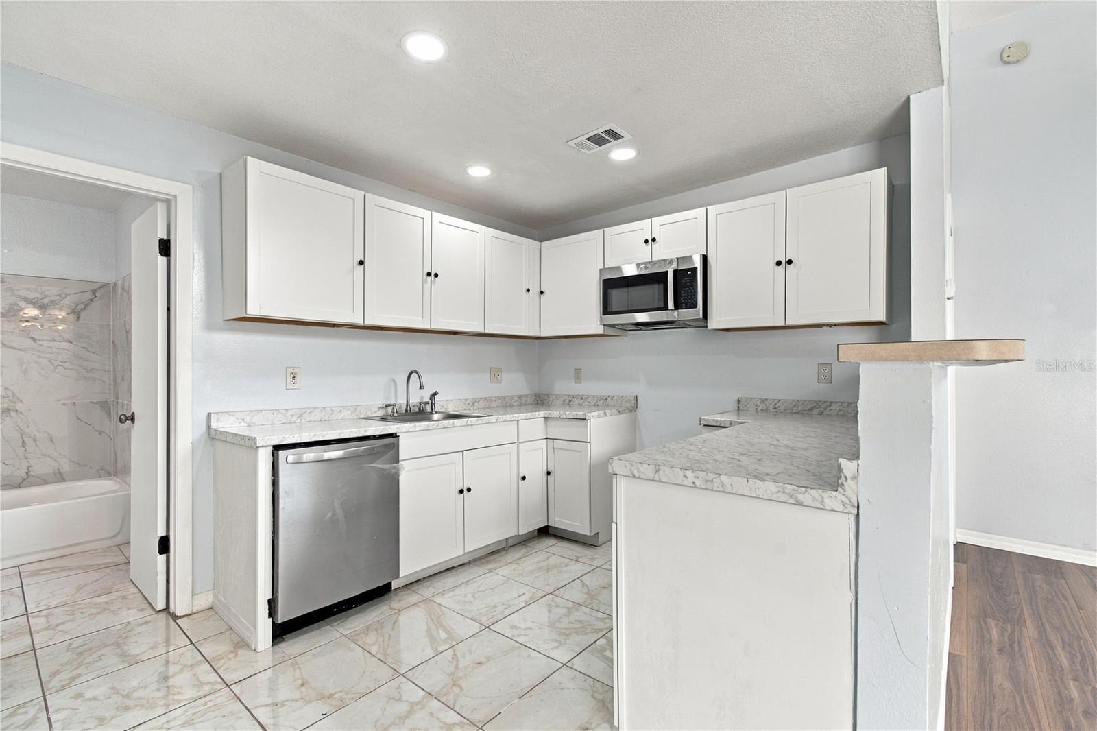 12291 Armenia Gables Cir Property Photo 4