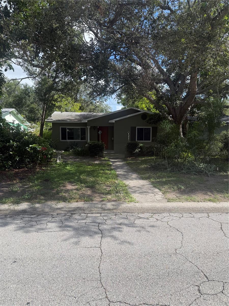215 24th Ave N Property Photo 1