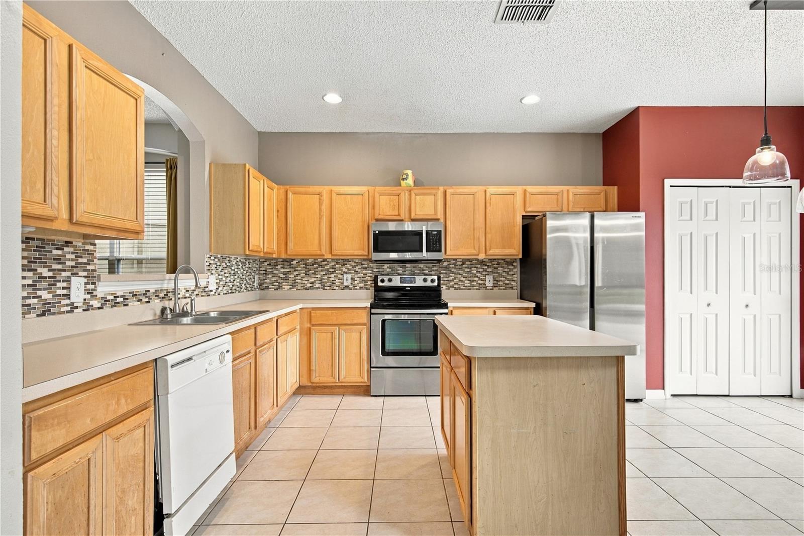8514 Palm Harbour Dr Property Photo 13