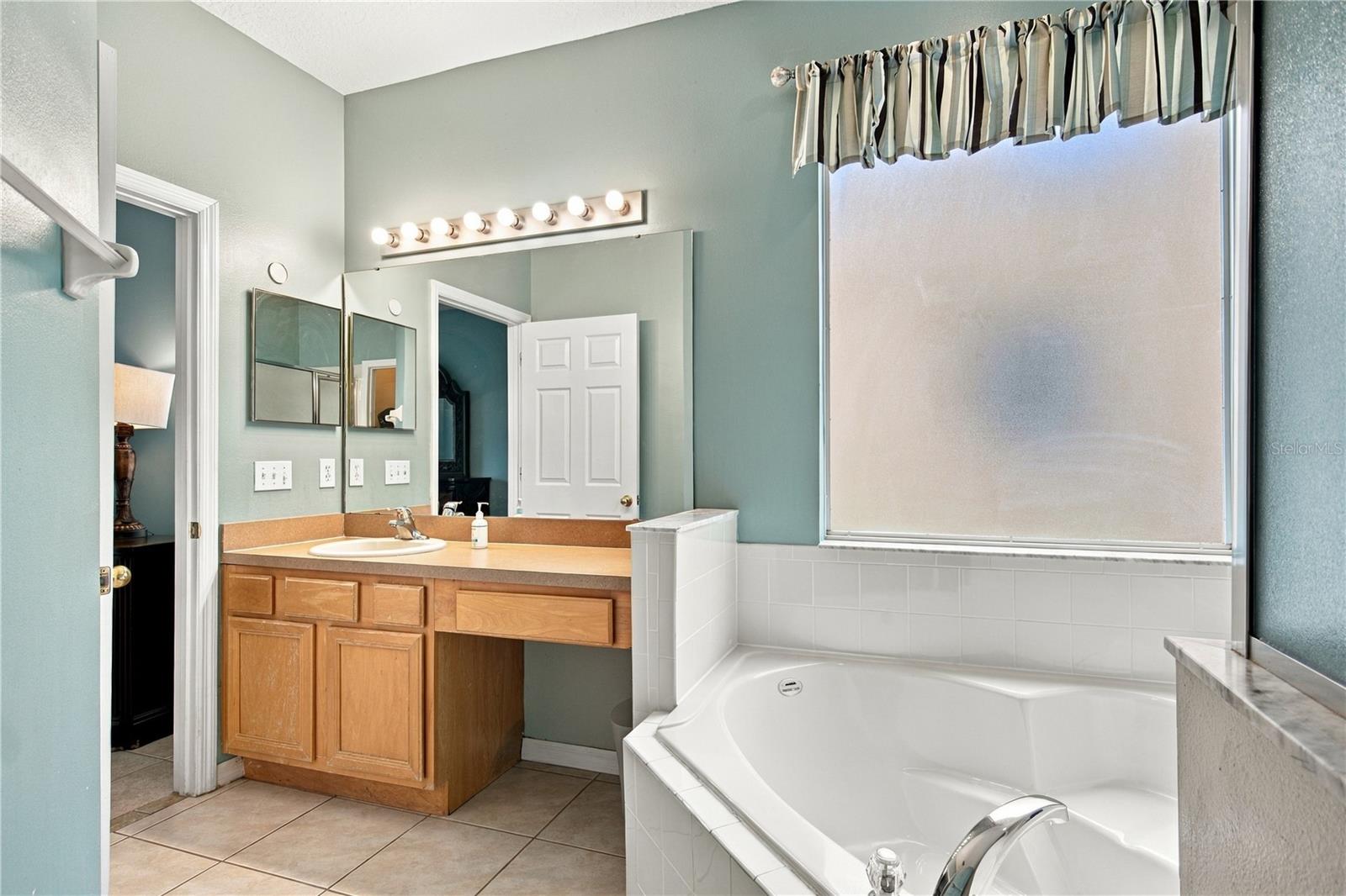 8514 Palm Harbour Dr Property Photo 32