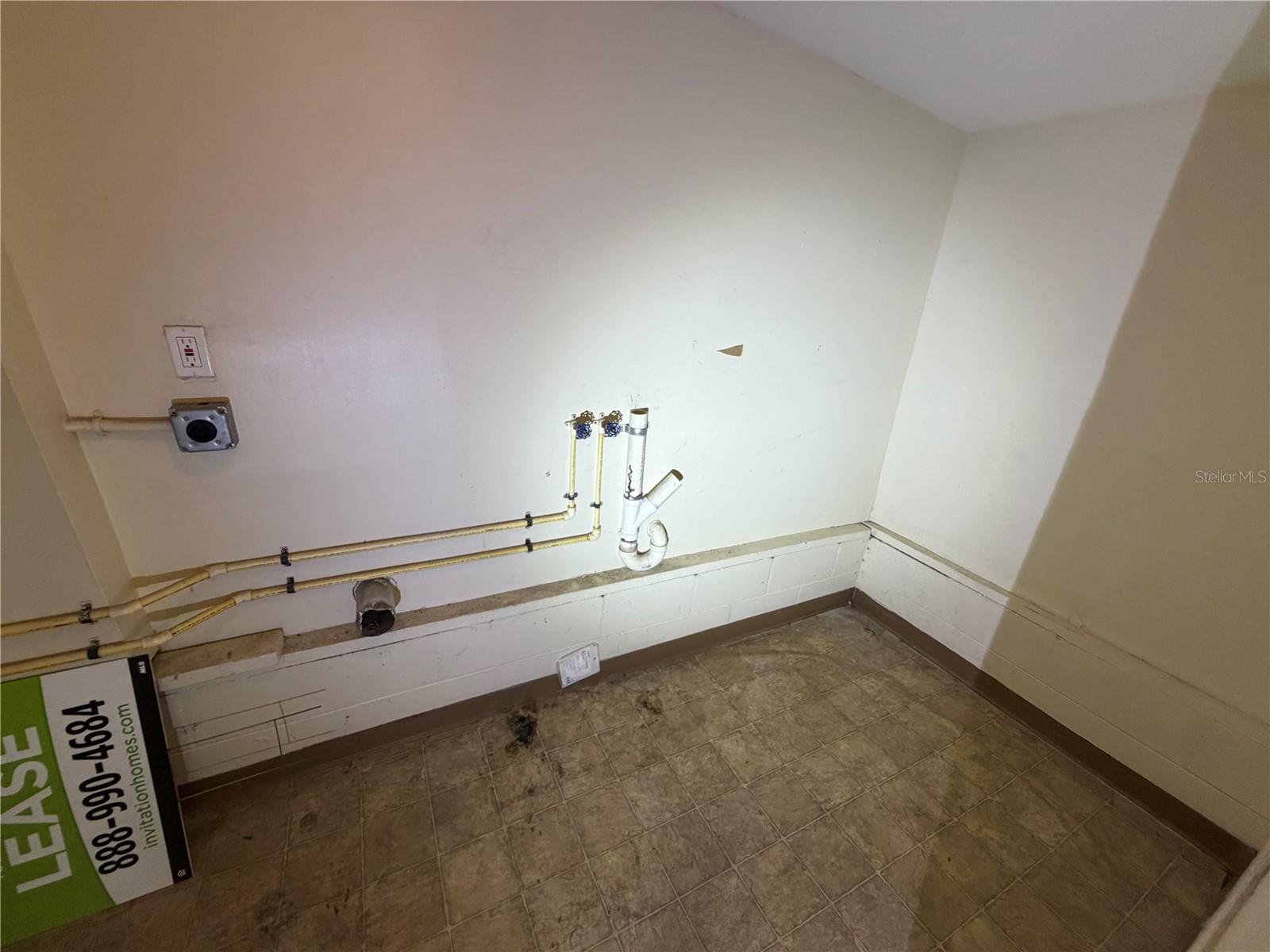2260 Charlotte Dr Property Photo 22
