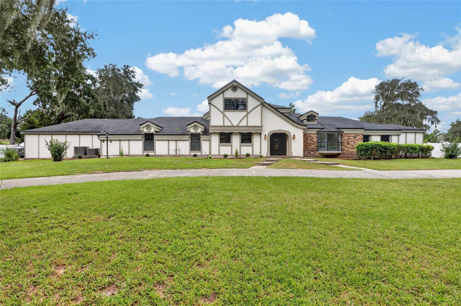 12603 Lake Hills Dr Property Photo 3