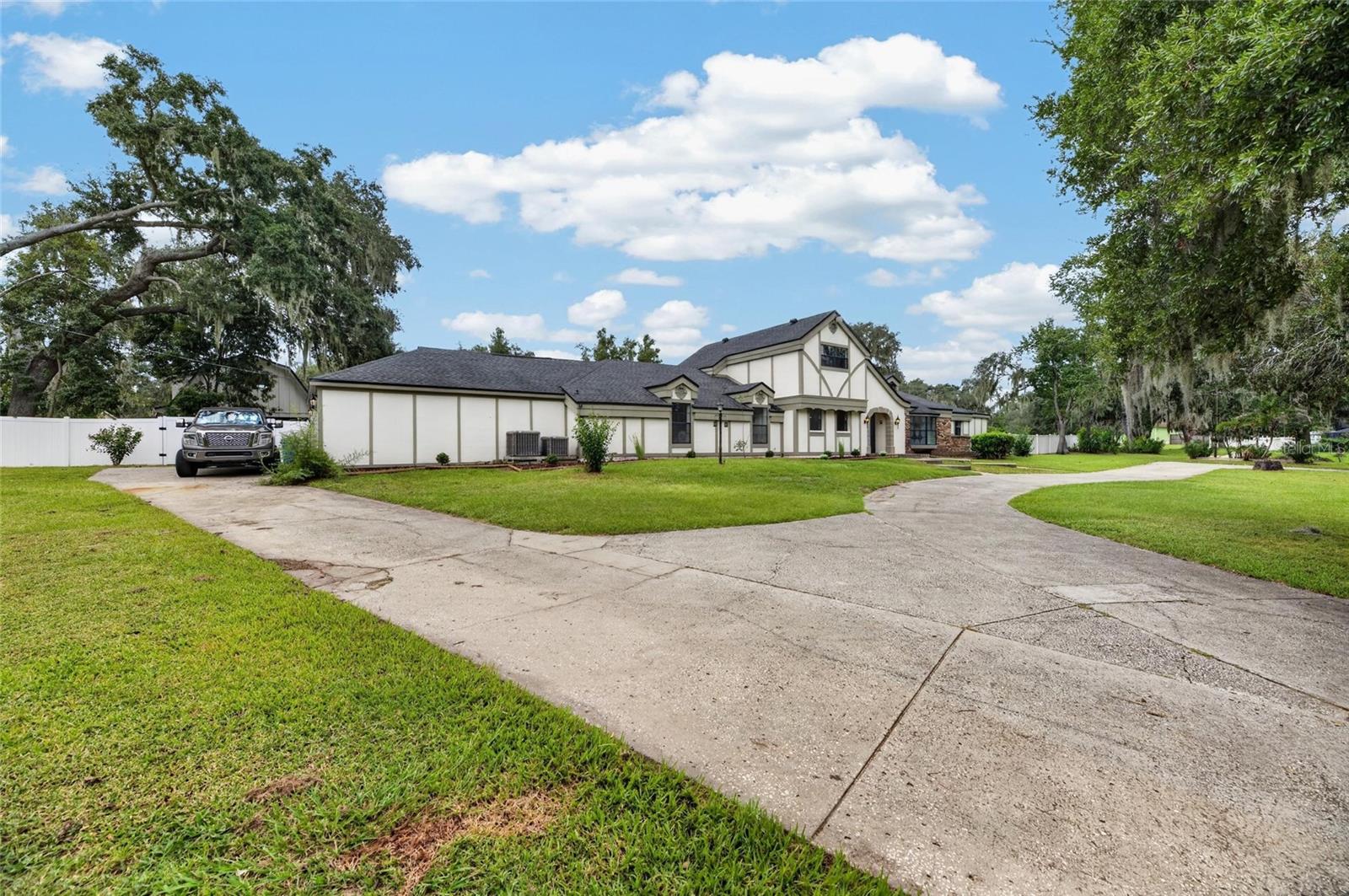 12603 Lake Hills Dr Property Photo 6