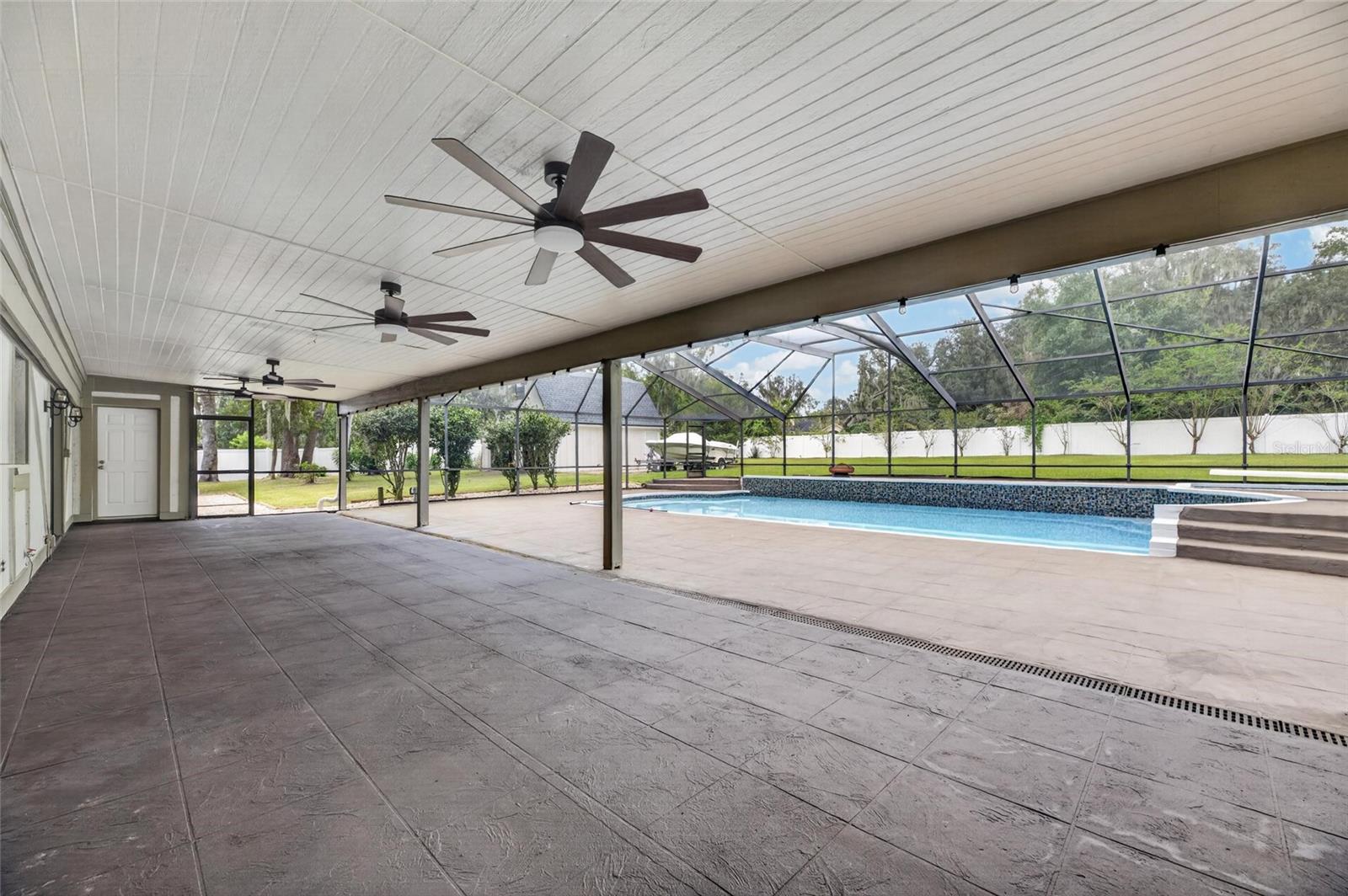 12603 Lake Hills Dr Property Photo 12